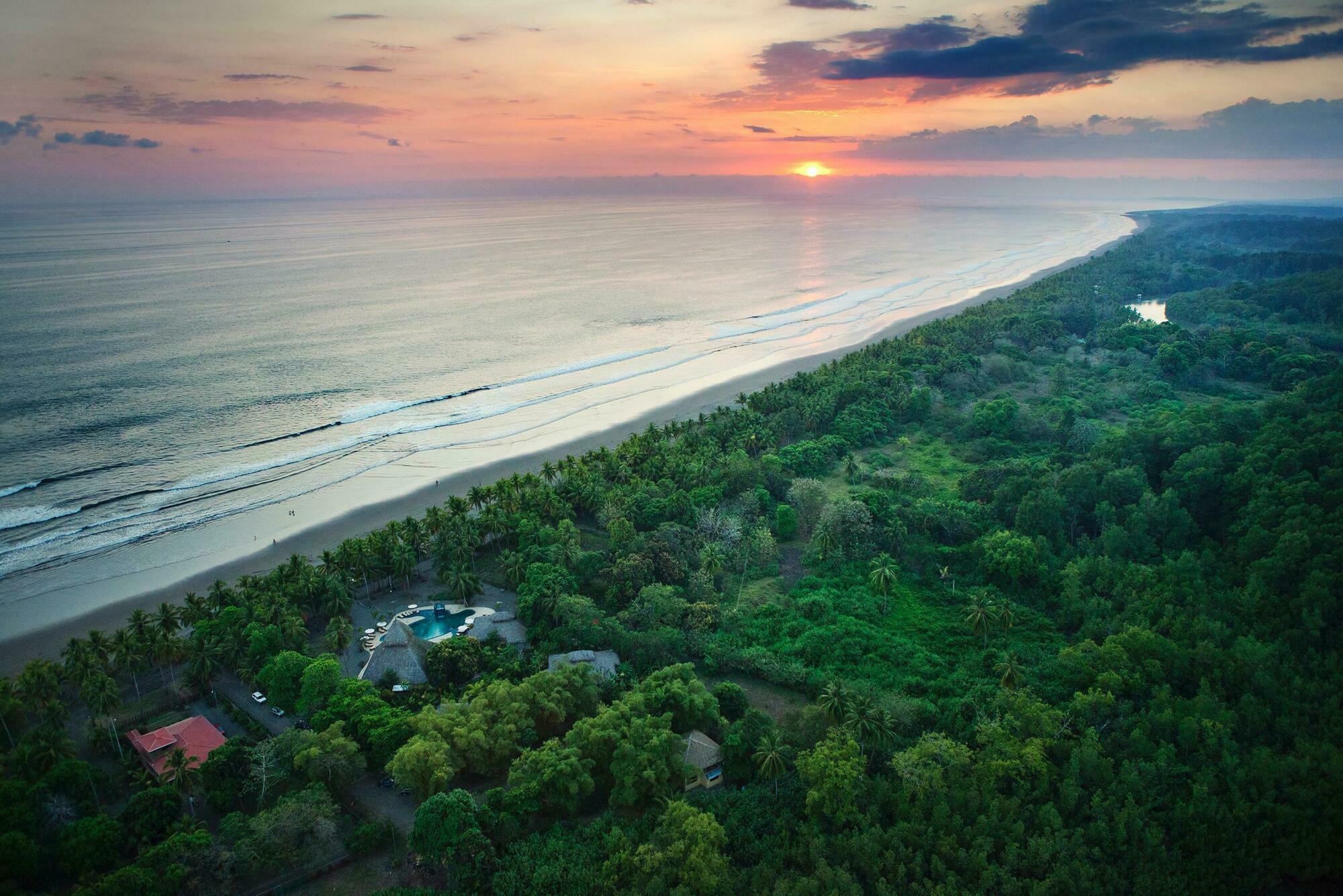 Clandestino Beach Resort Паррита Экстерьер фото